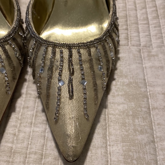 Golden heels - Picture 2 of 9